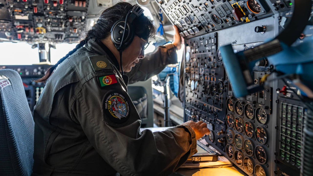 Militar da Força Aérea integra tripulação &quot;totalmente feminina&quot; da NATO