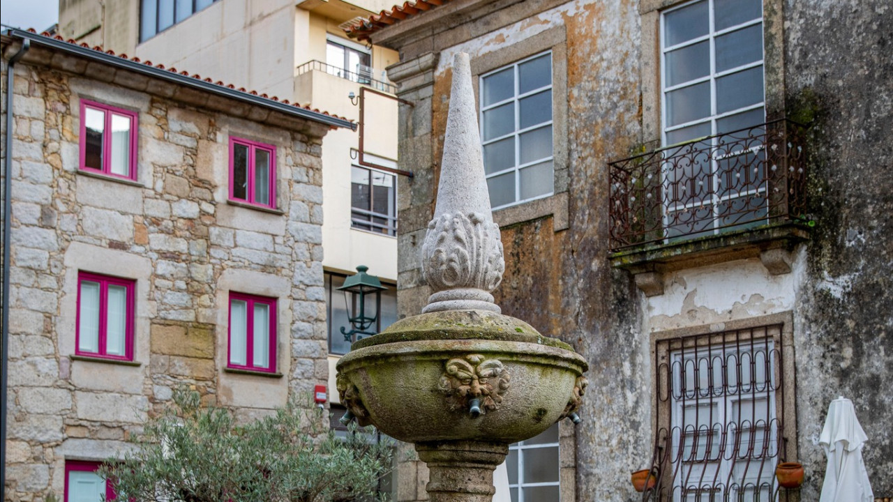 Chafariz com 400 anos recuperado após festa de Halloween em Barcelos