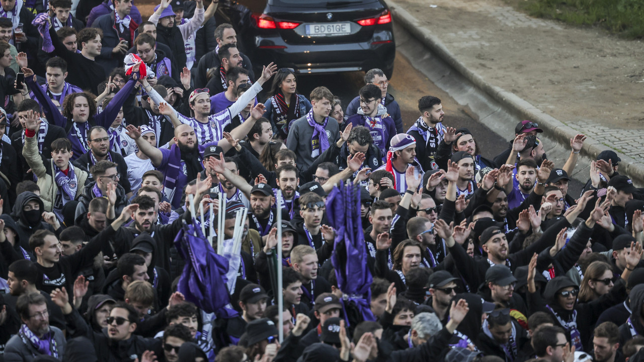 Relato chocante de adeptos do Toulouse na Luz: &quot;Tive de baixar as calças&quot;