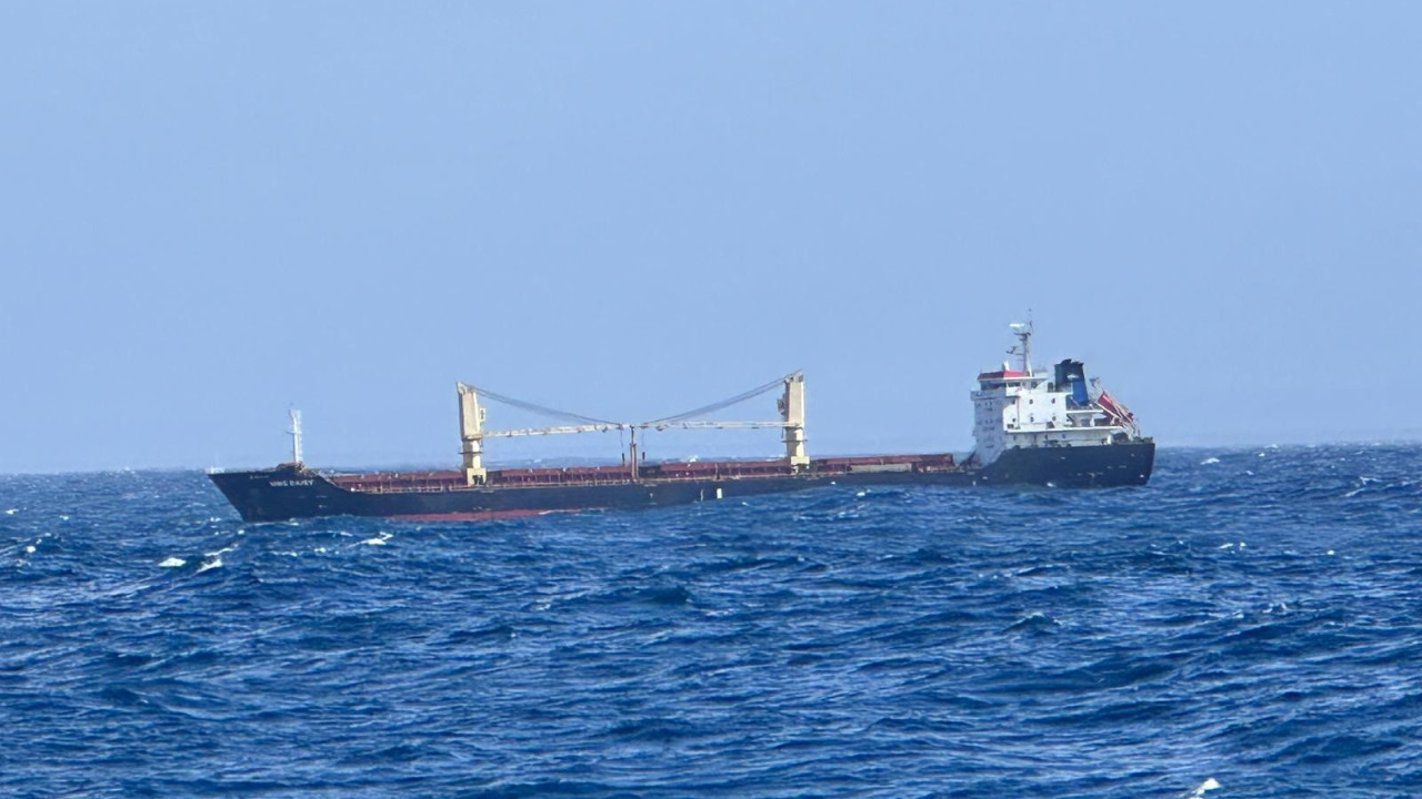 Cabo Espichel. Marinha resgata navio e evita &quot;grave catástrofe ecológica&quot;