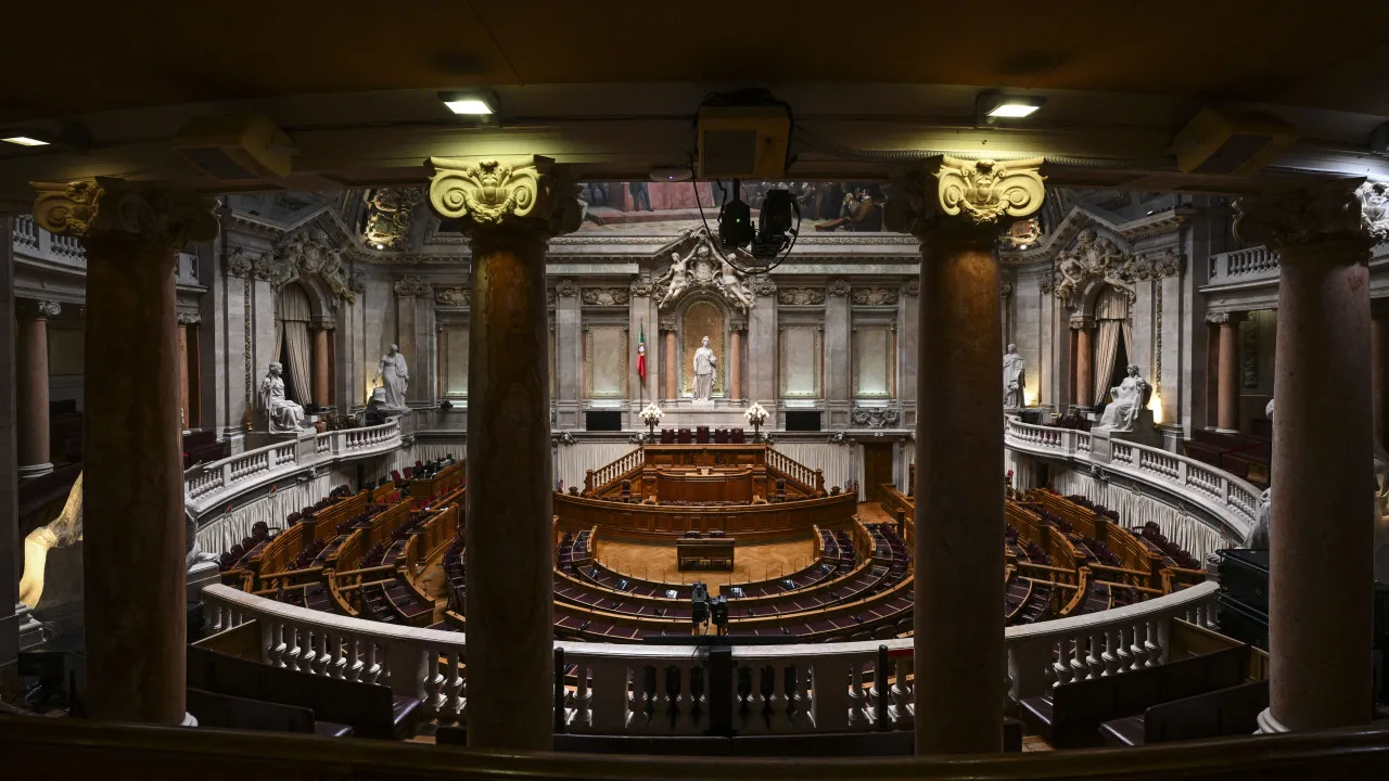 Regressos, estreias e polémicas. Assim foi o 1. º dia do novo parlamento