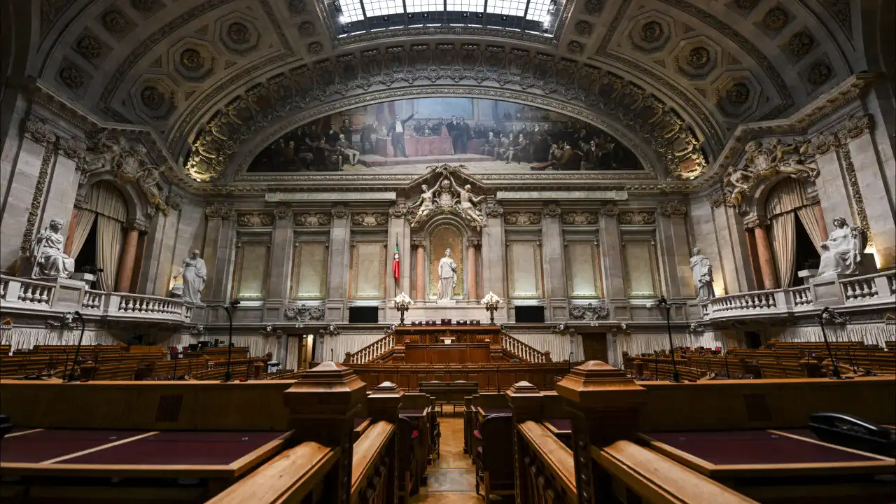 Desacatos na Grande Lisboa provocam debate tenso no Parlamento