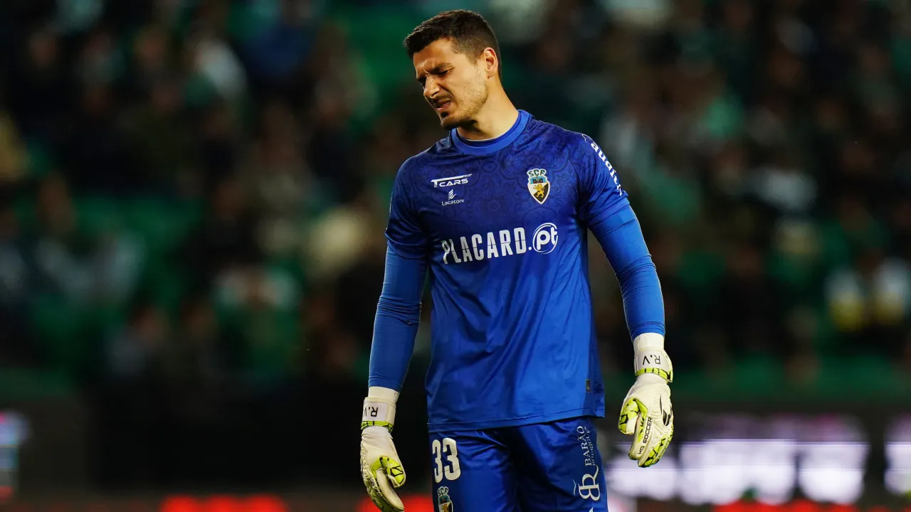 Ricardo Velho aplaude Farense: "Empurrámos o Benfica para trás"