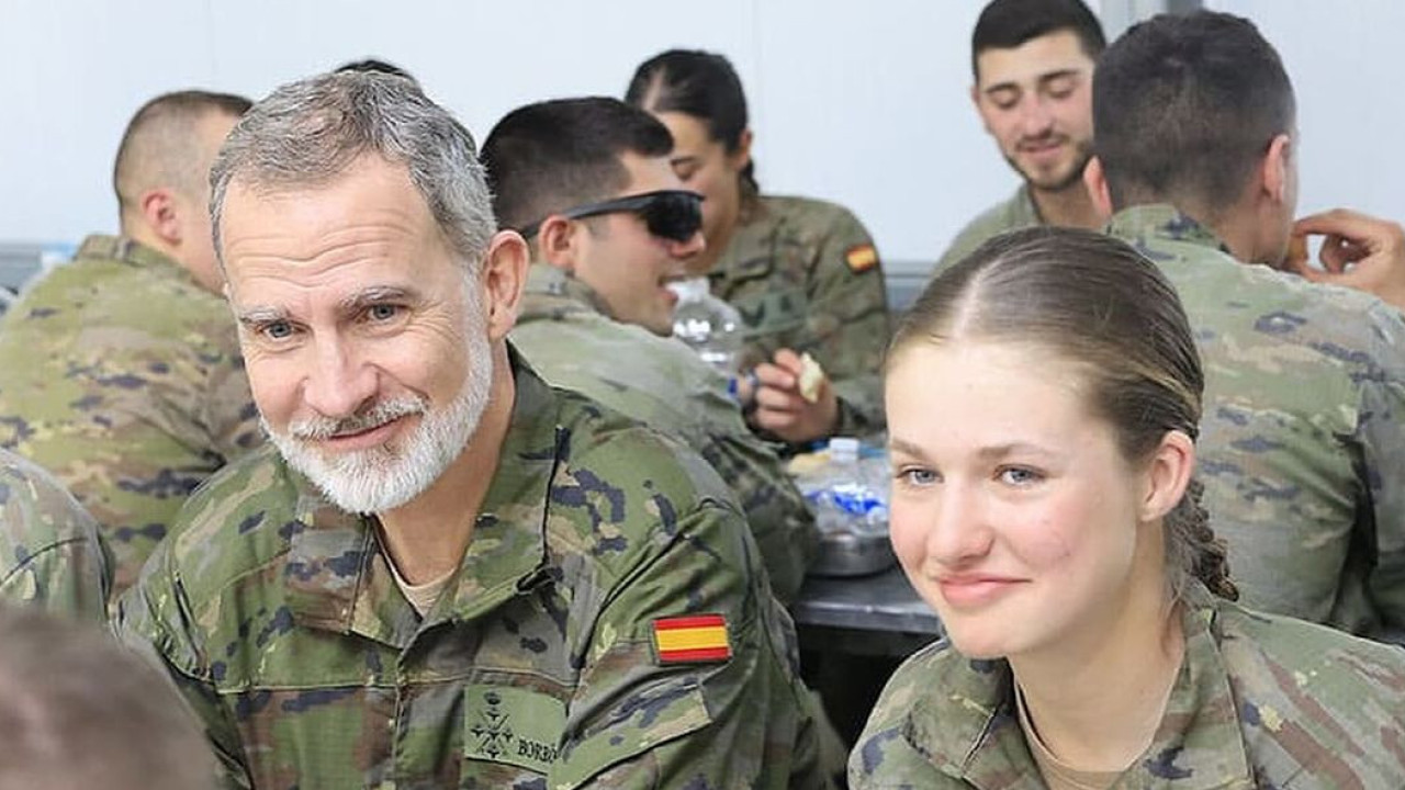 Princesa Leonor termina formação militar em data especial para o pai