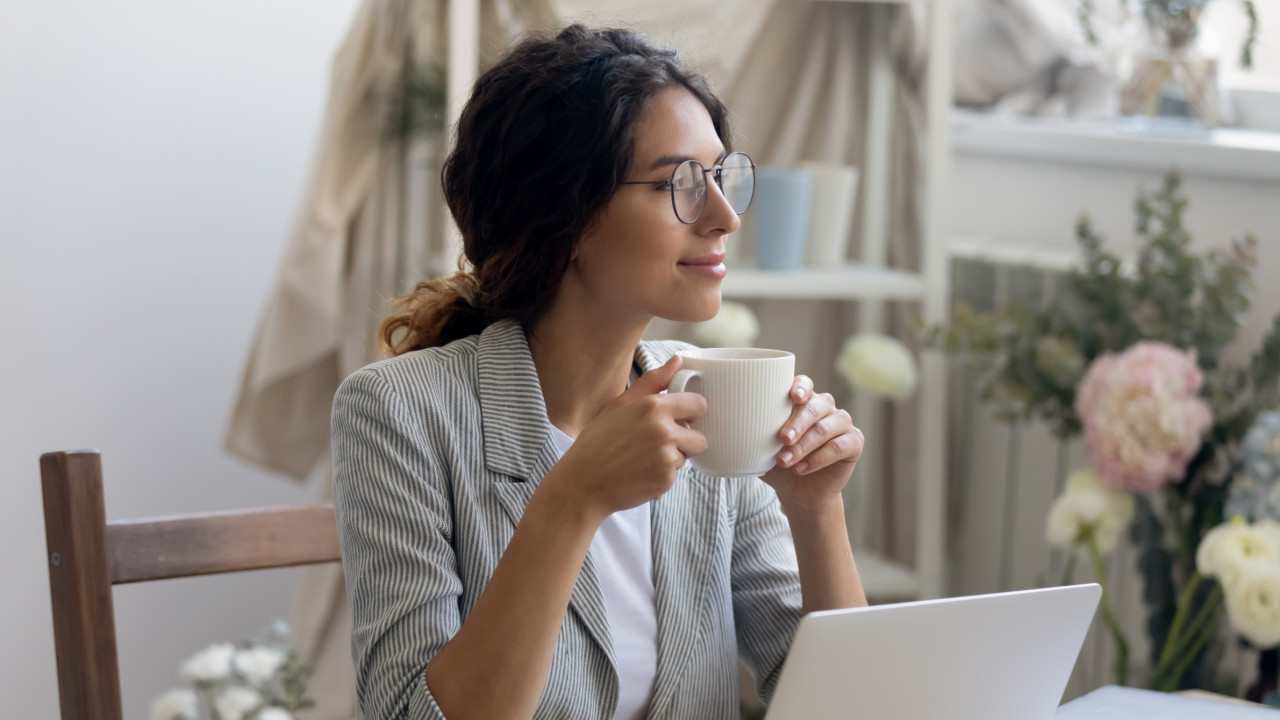 Beber café pode fazer com que fique (ainda) mais cansado. Sabia? 