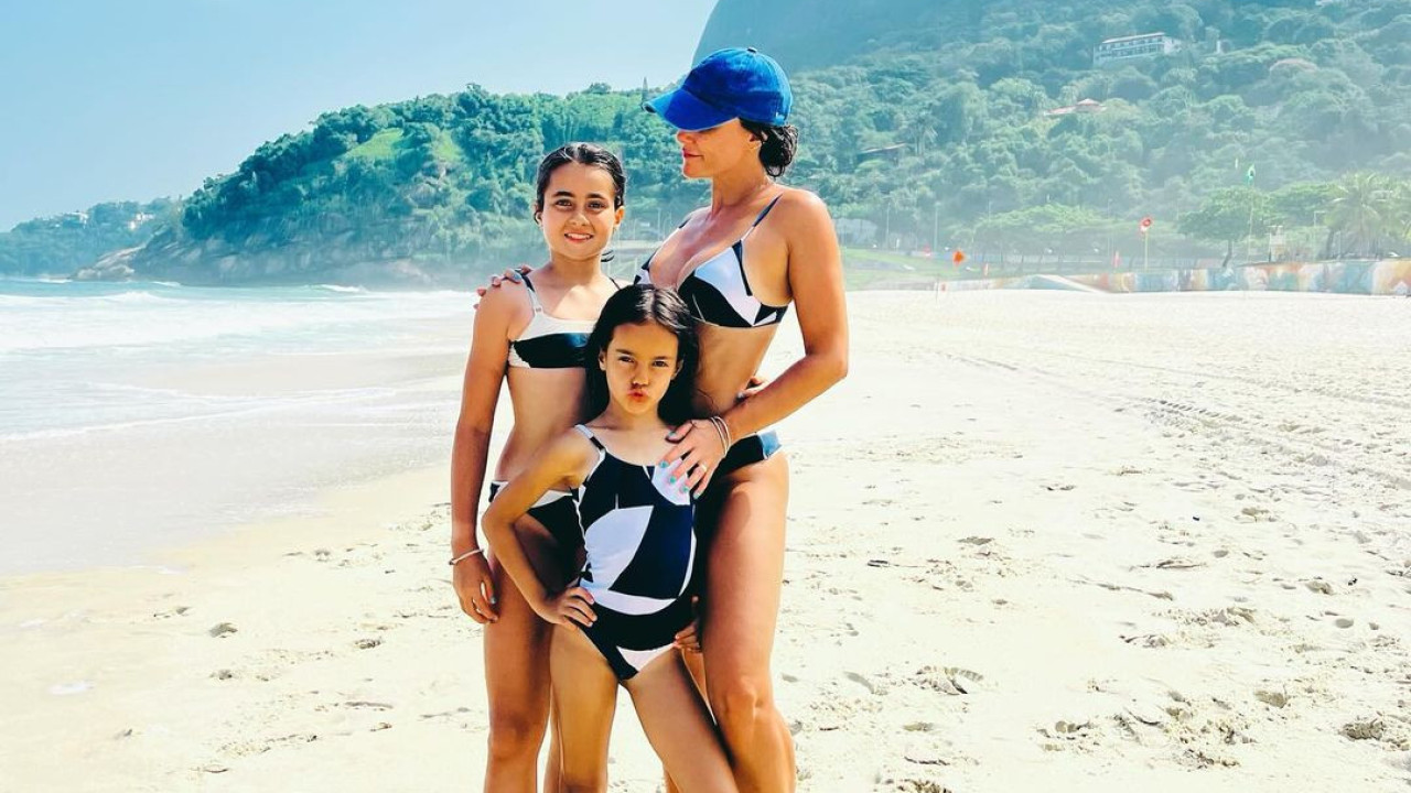Encantadoras! Francisca Pereira em visual 'matchy' com as filhas