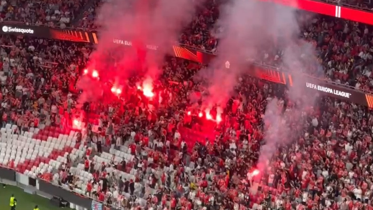 Claque do Benfica voltou à carga na pirotecnia. Público da Luz não gostou