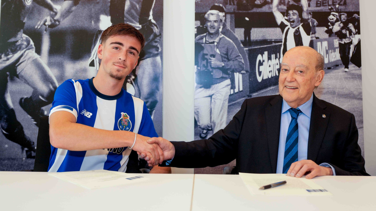 Oficial: FC Porto anuncia renovação de contrato de jovem promessa