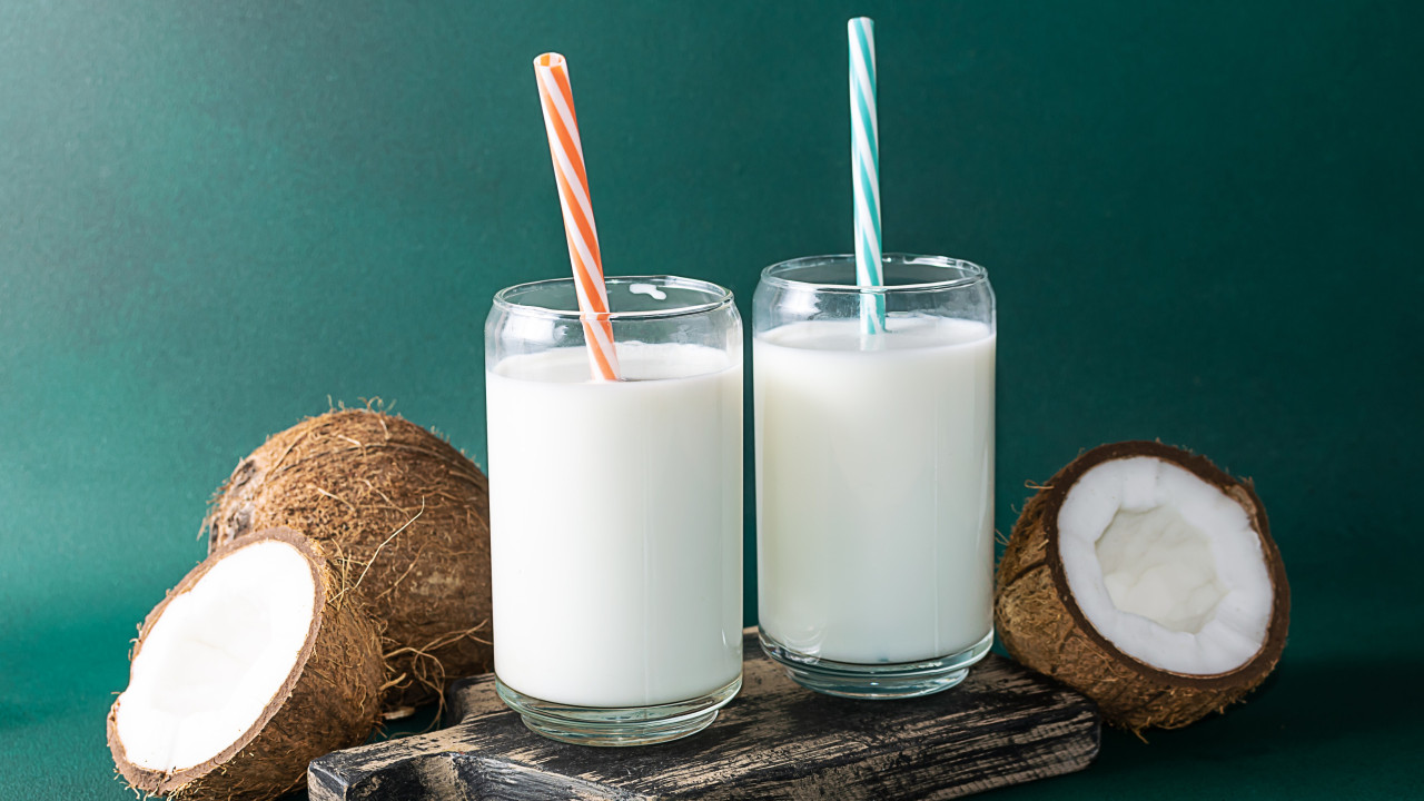Veja o que acontece ao seu corpo quando bebe leite de coco todos os dias