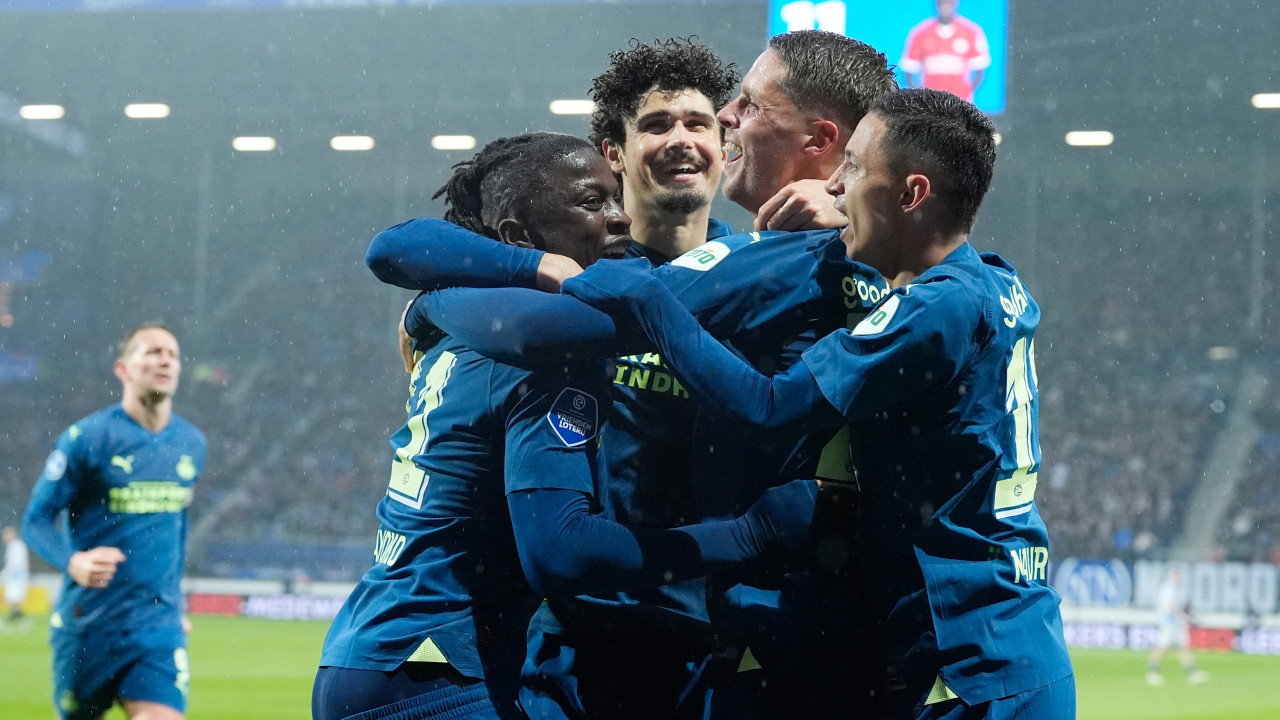 Dia de festa. PSV arrecada 37.º título neerlandês com goleada expressiva