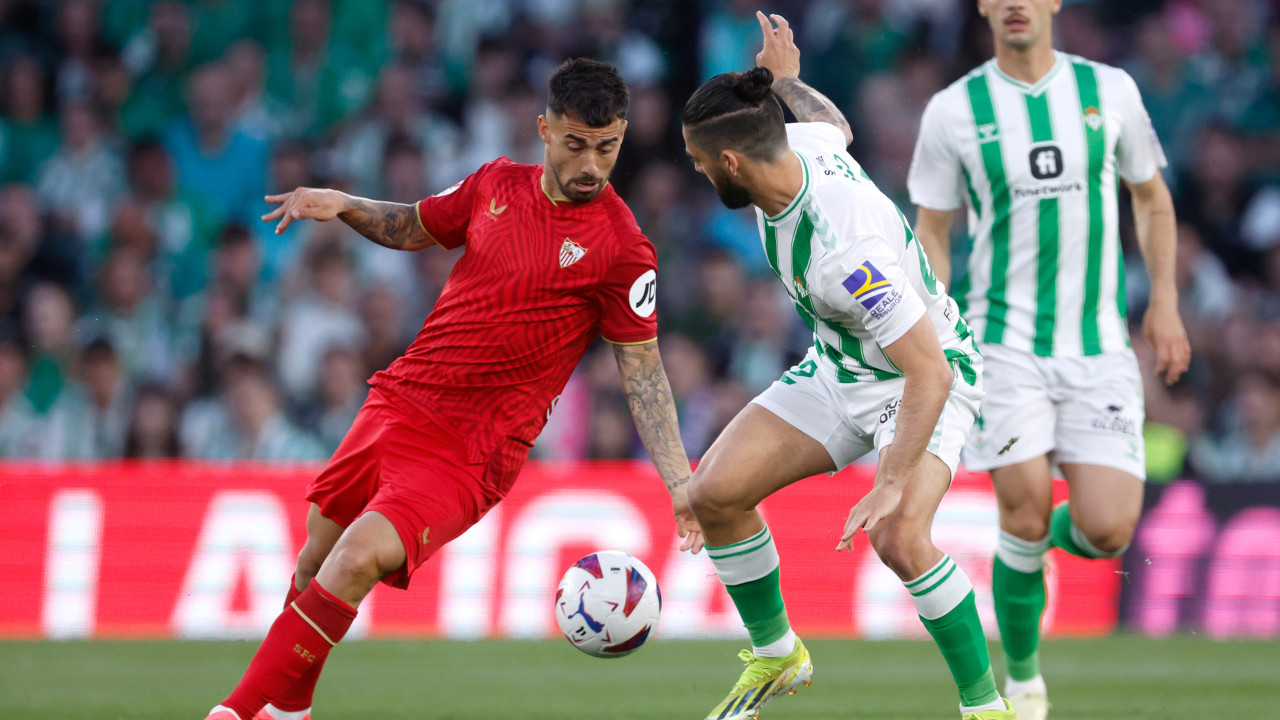 Betis morde o 'Isco' do Sevilla e empata no dérbi da Andaluzia