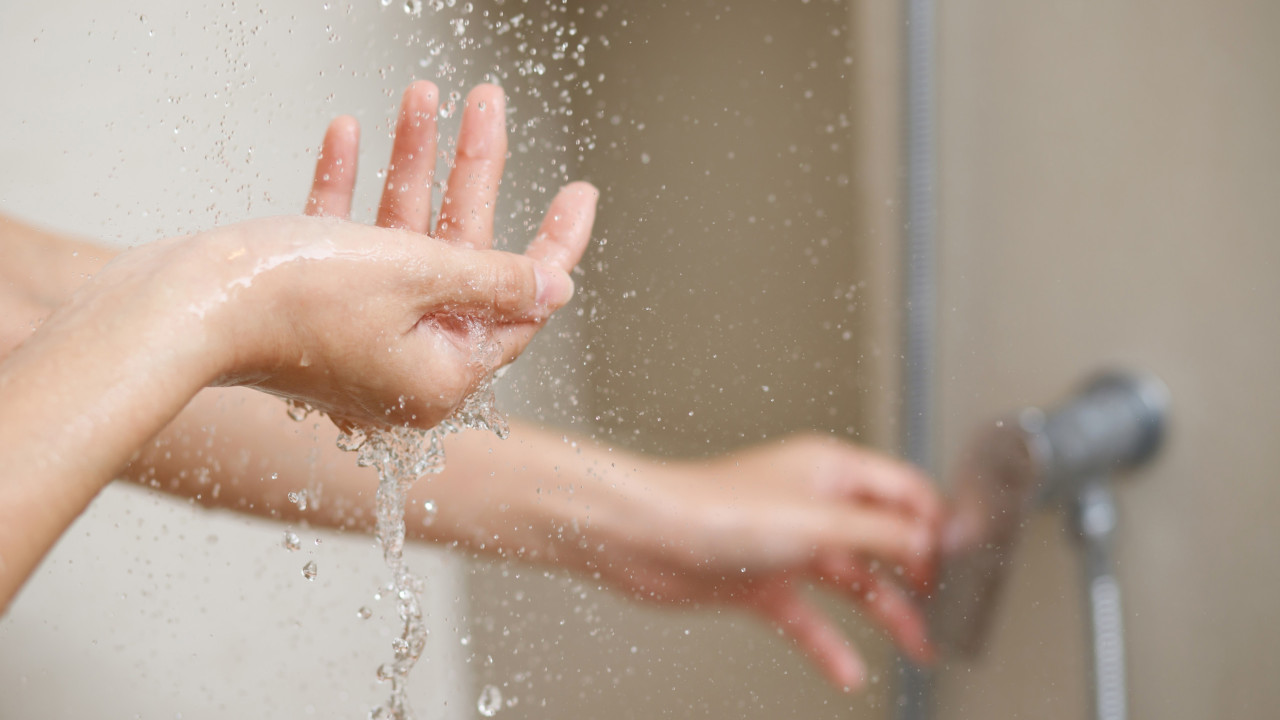 Tomar banho todos os dias pode enfraquecer o sistema imunitário