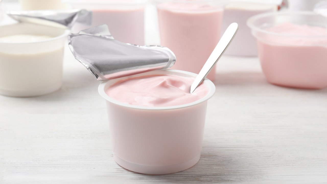 Nunca deve deitar fora o líquido do iogurte, alerta médico
