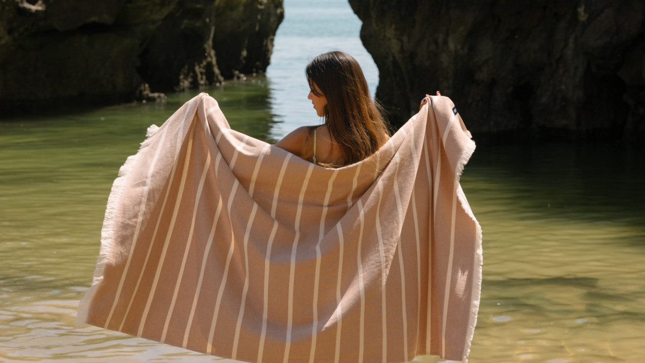 Entenda-se ao sol com toalhas portuguesas. Há novidades na Torres Novas