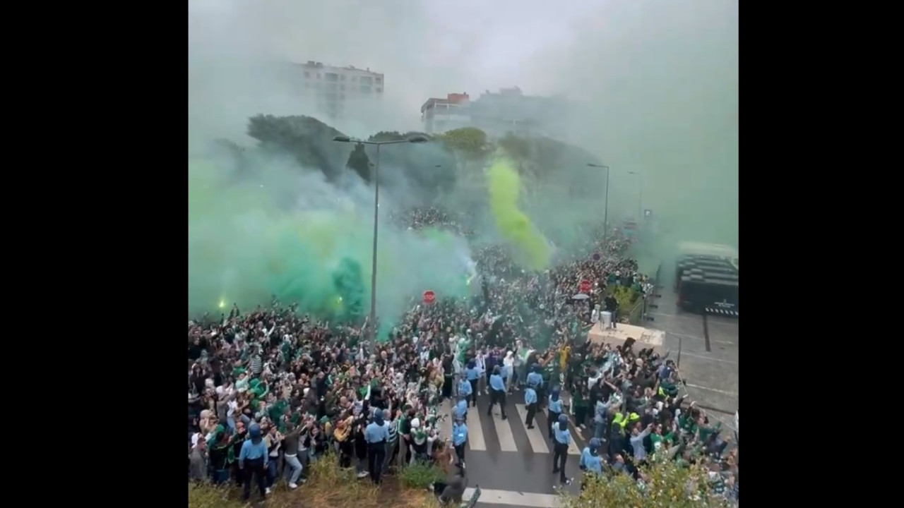 &quot;Quero o Sporting campeão&quot;. Jogadores recebidos em festa em Alvalade