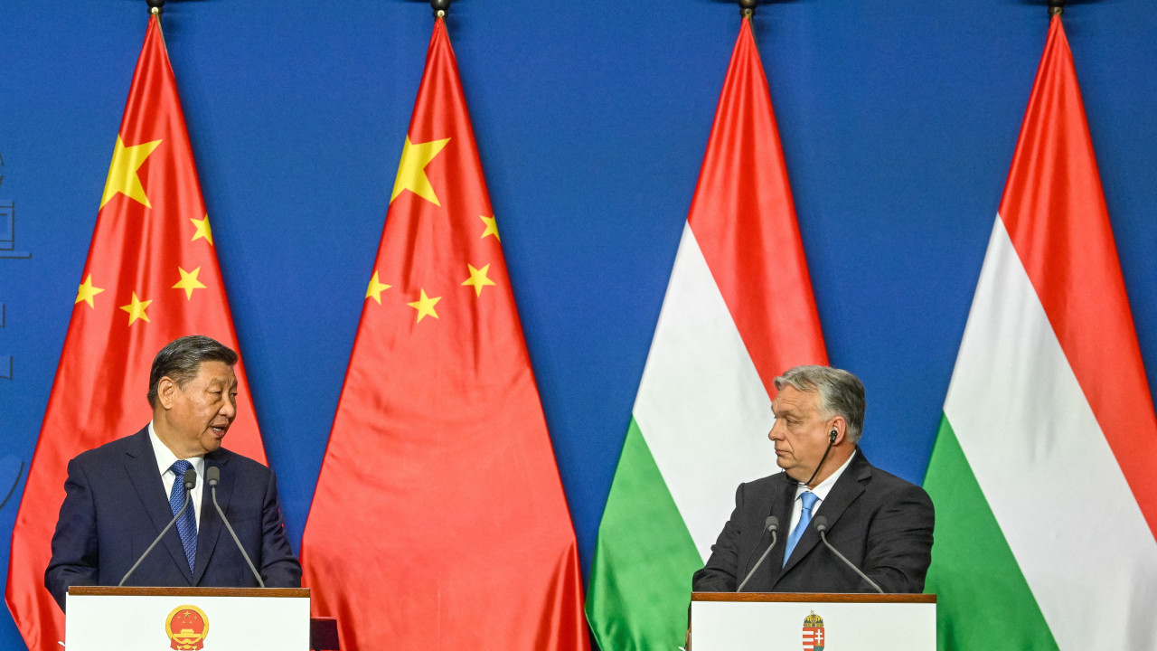 China e Hungria reforçam cooperação económica em visita de Xi a Budapeste