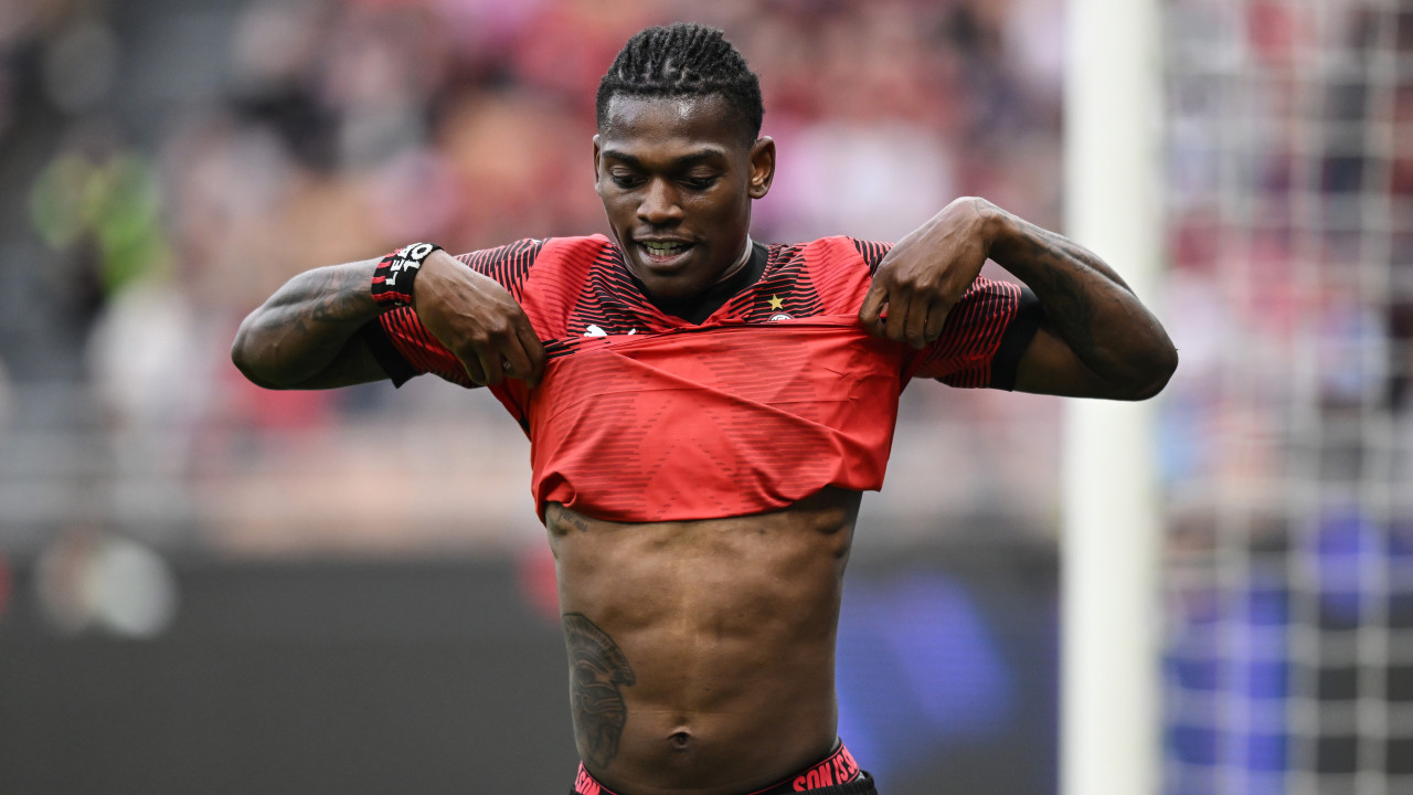 Ex-AC Milan 'atira-se' a Rafael Leão: &quot;Prioridade de Vinícius não é rap&quot;