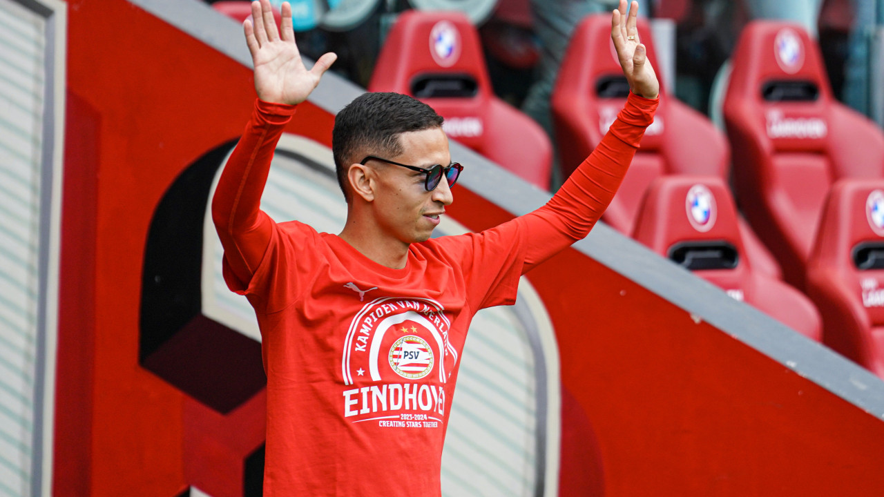 Neerlandeses garantem que Benfica continua de olho em defesa do PSV