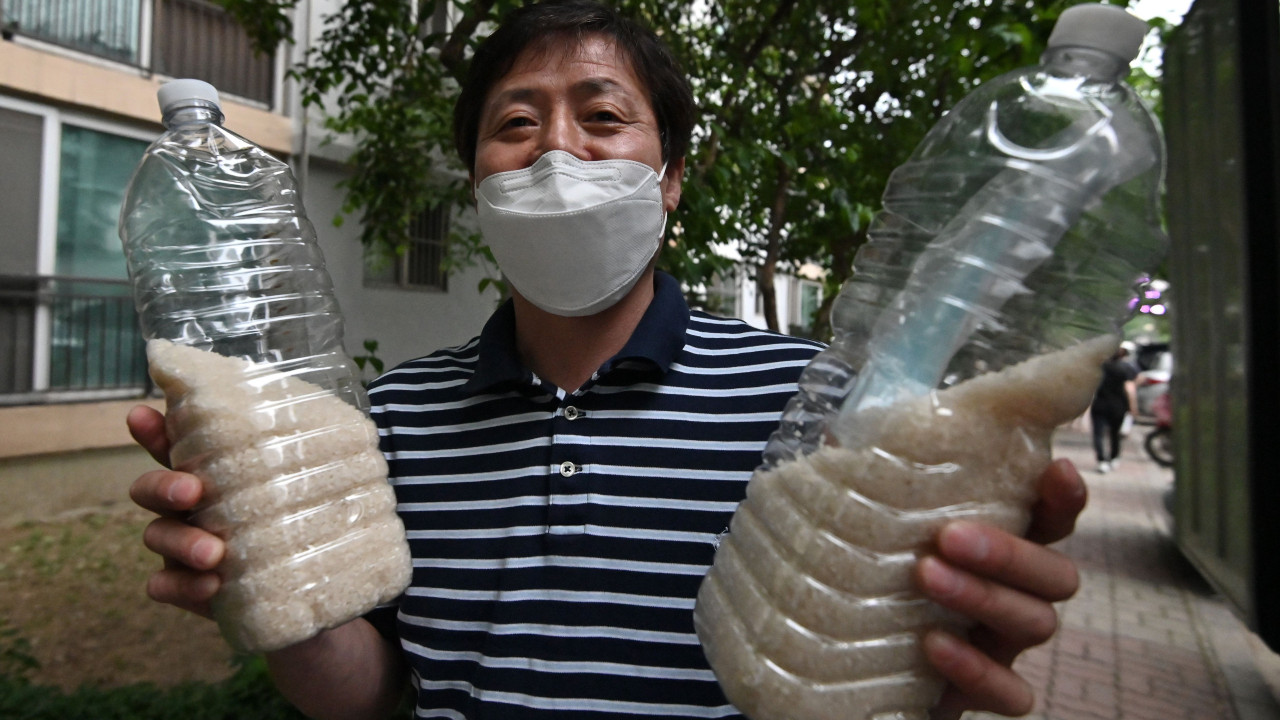 Lança garrafas com arroz ao mar para salvar vidas na Coreia do Norte