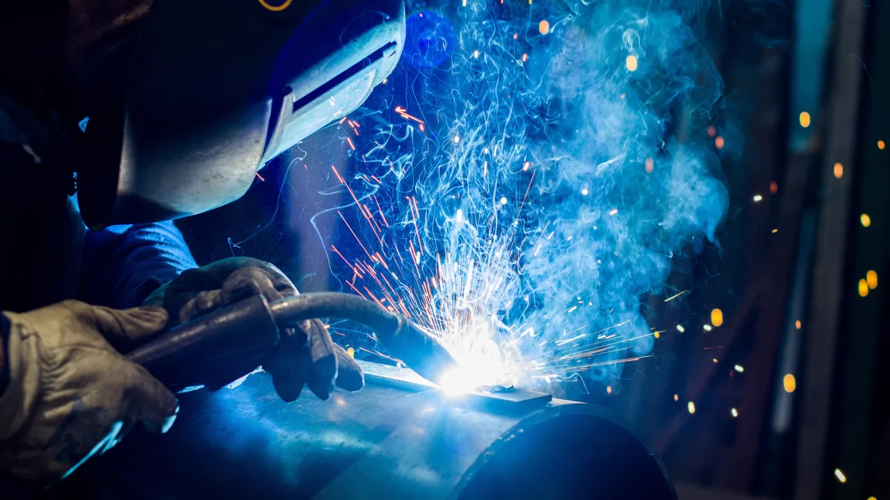 Contração da produção industrial abranda para 2,2% em abril