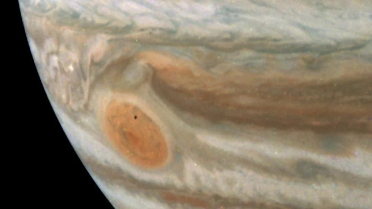 NASA-Sonde enthüllt Jupiters (kleinen) Mond.  Können Sie es sehen?