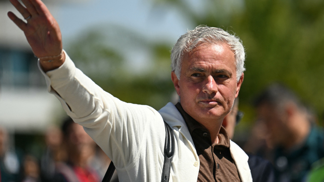 Euforia total. Mar de gente em Istambul recebeu José Mourinho