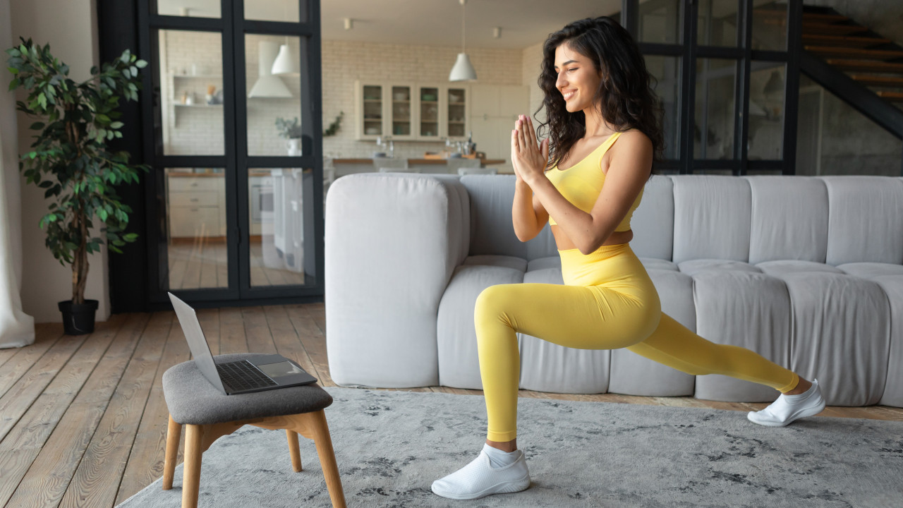 Todos conseguem fazer este treino de glúteos e pernas em casa