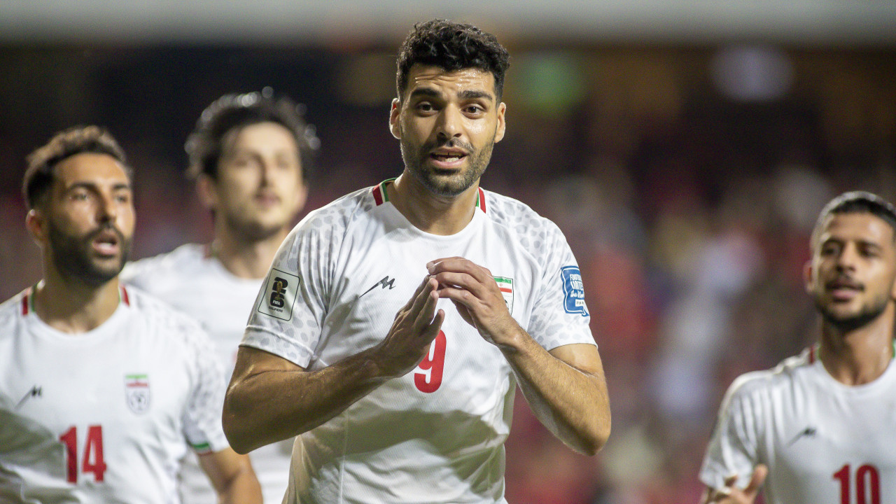 Mehdi Taremi vira 'matador' de serviço da goleada do Irão sobre Hong Kong