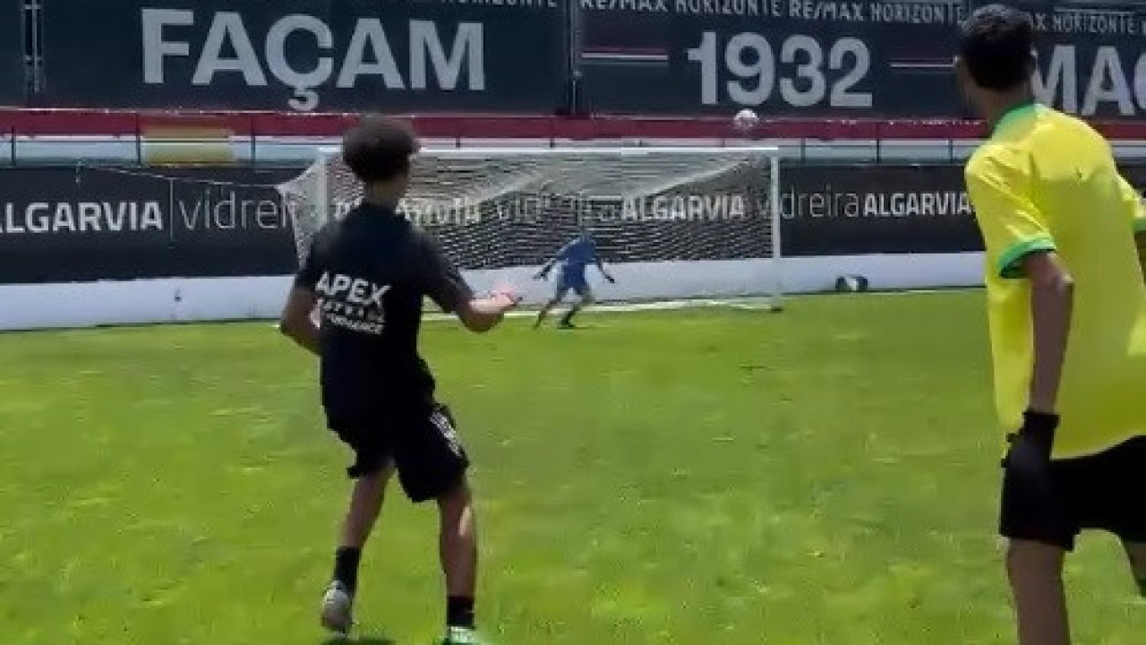 Filho de Cristiano Ronaldo dá 'show' com golaço... na Reboleira