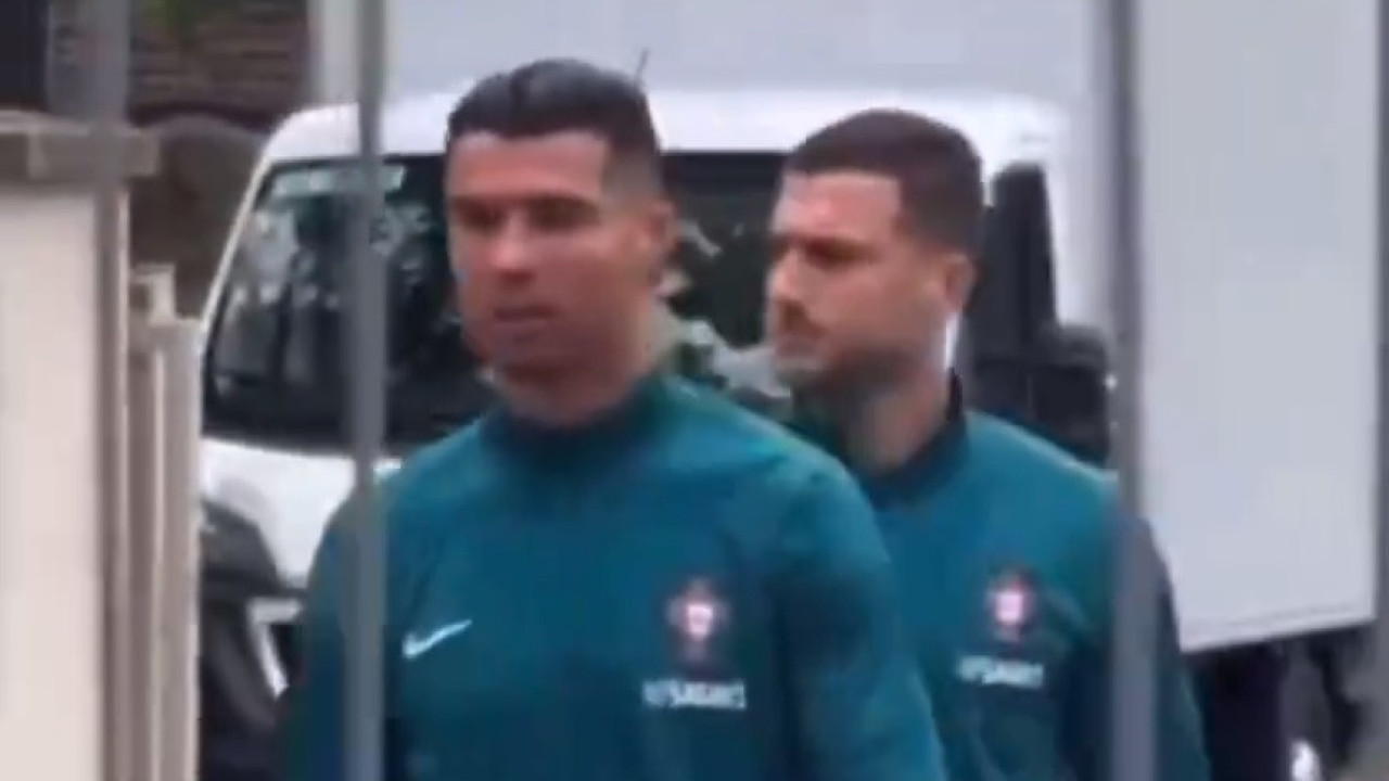 Adeptos pediram autógrafos a Cristiano Ronaldo e português reagiu assim