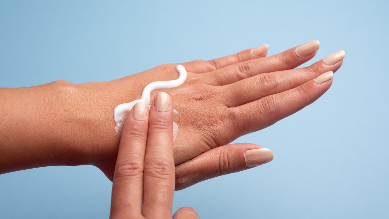 Nove formas de hidratar a pele (e deixá-la a brilhar)