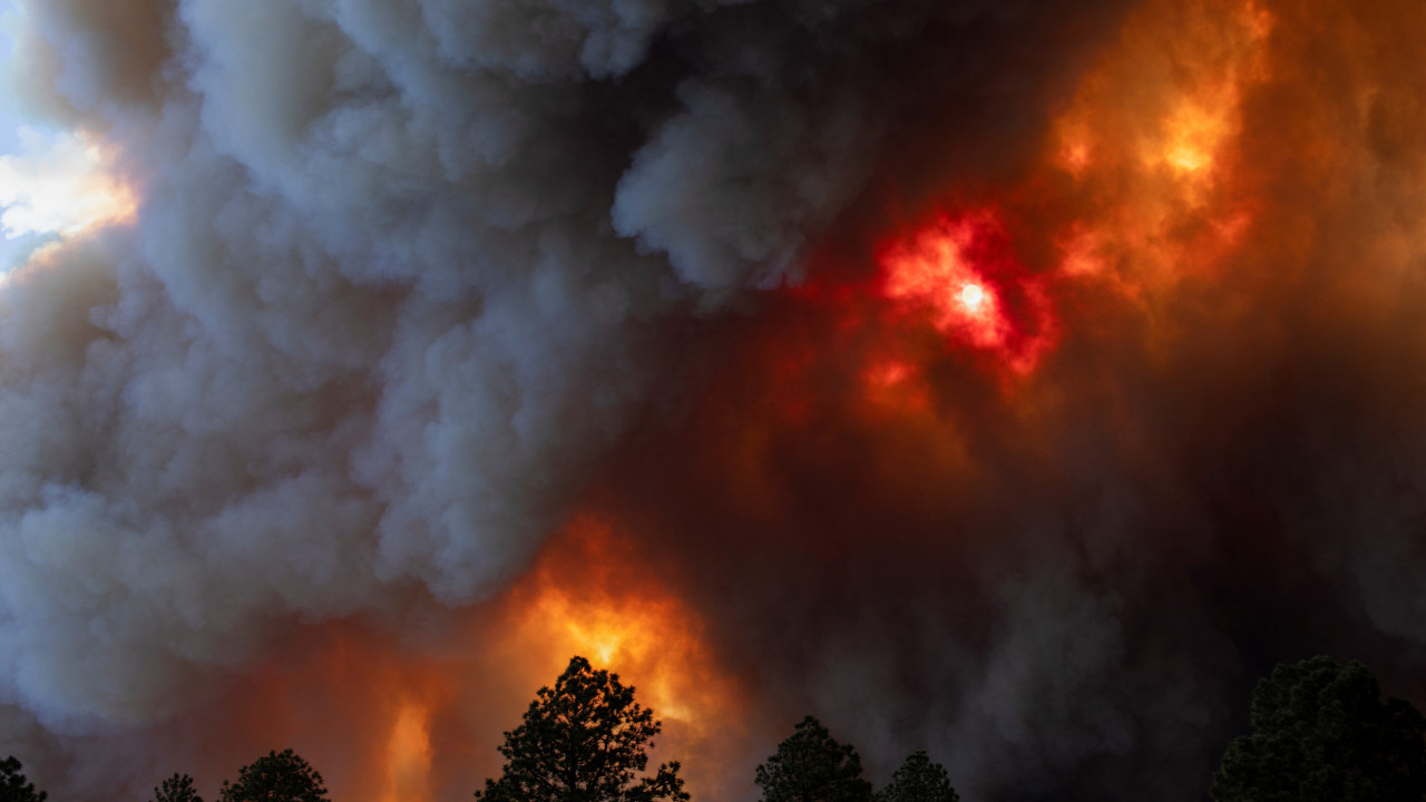 Pueblo de 7.000 residentes evacuado debido a un incendio en Nuevo México