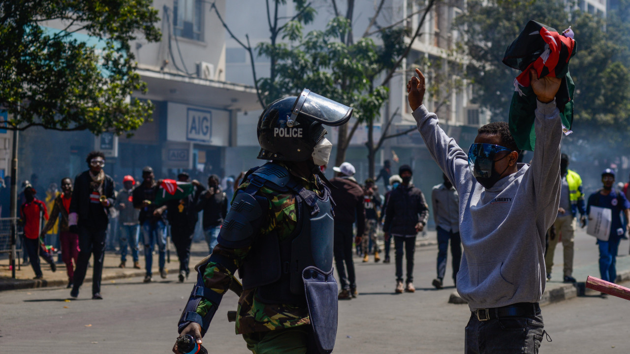 Polícia do Quénia proíbe protestos na capital por tempo indeterminado