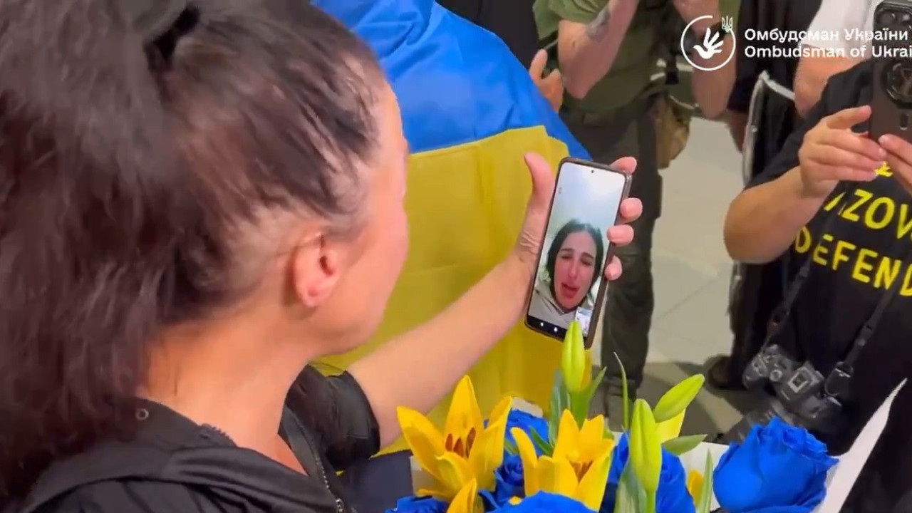 Mujer liberada del cautiverio ruso habla con su hija por primera vez en 6 años