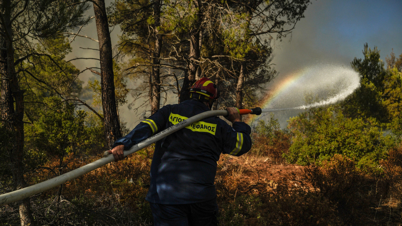 Incêndios nos subúrbios de Atenas 