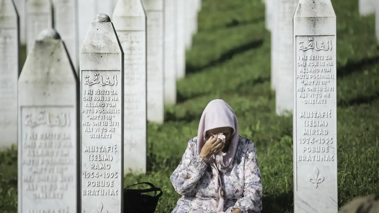 Casos de negação do genocídio de Srebrenica triplicam em 2024 face a 2023