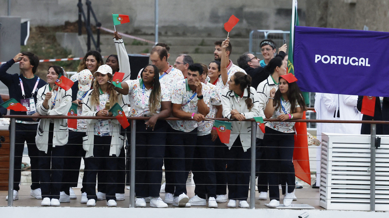 Comitiva portuguesa nos Jogos Olímpicos percorreu assim o rio Sena