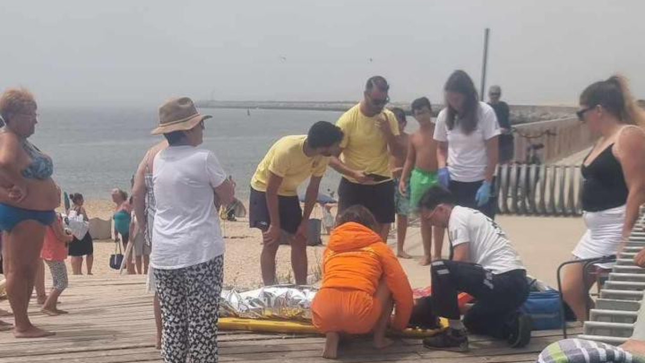 Criança auxiliada após sentir &quot;dores no peito&quot; no mar na Figueira da Foz