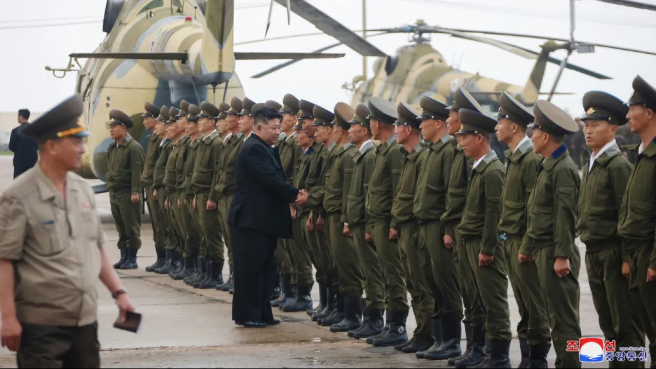 Norte-coreanos já receberam uniformes russos. Dirigem-se para a fronteira