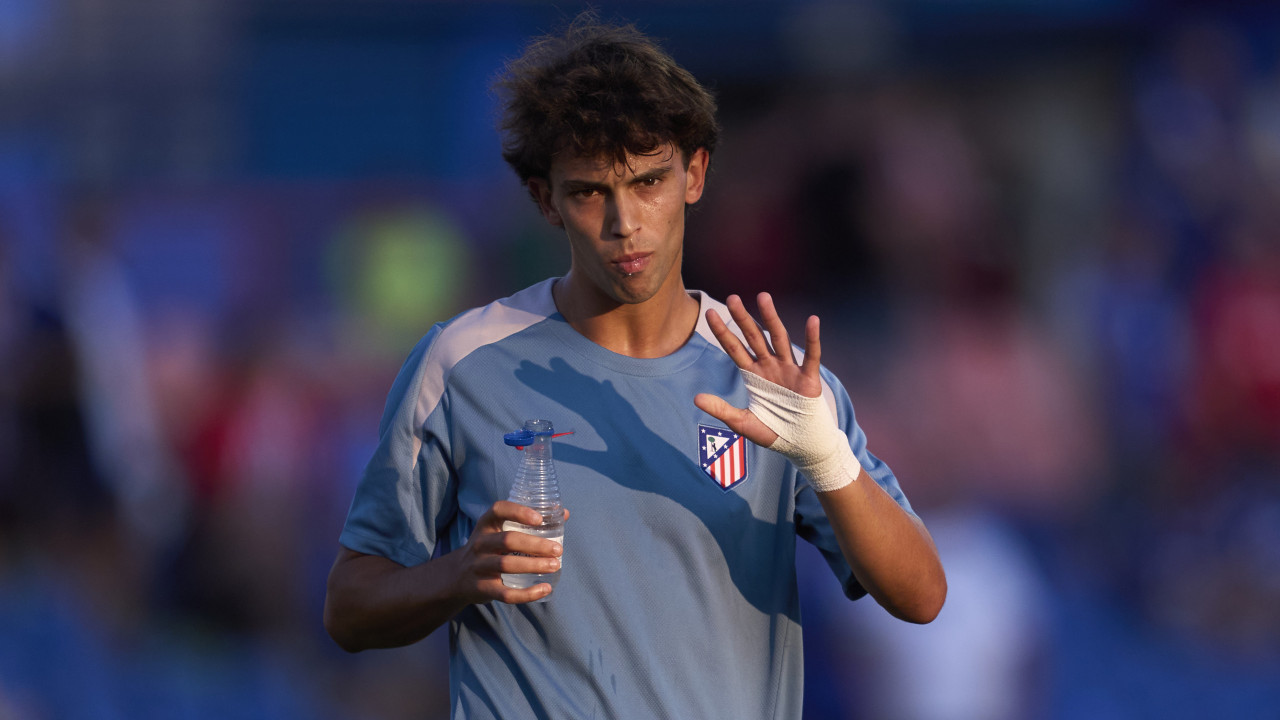 João Félix treina com o Atlético de Madrid... à espera do Chelsea