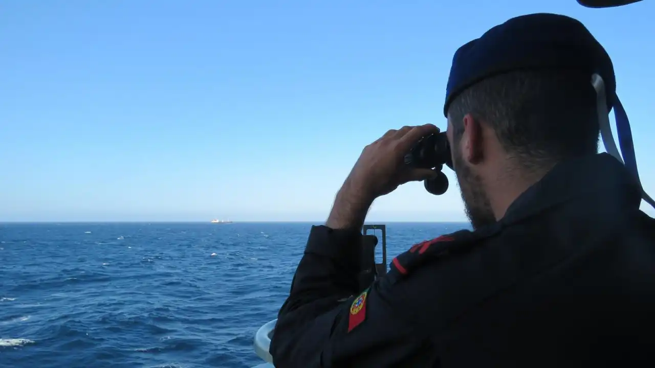 Homem com urgência médica retirado de navio mercante ao largo dos Açores