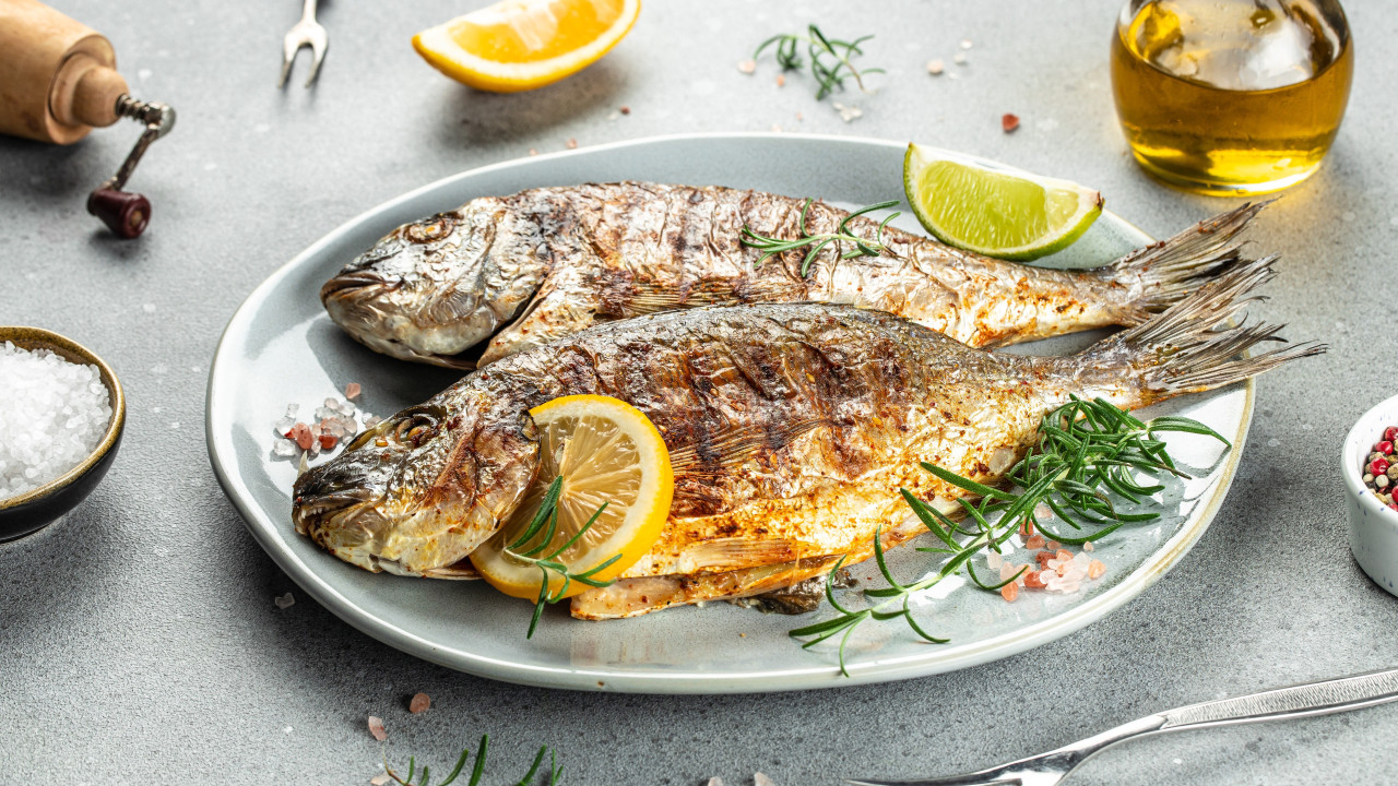 Dourada na 'air fryer' em 25 minutos? É muito (mas mesmo muito) fácil