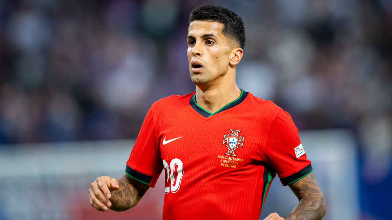 Afinal, João Cancelo ainda poderá voltar ao Barcelona