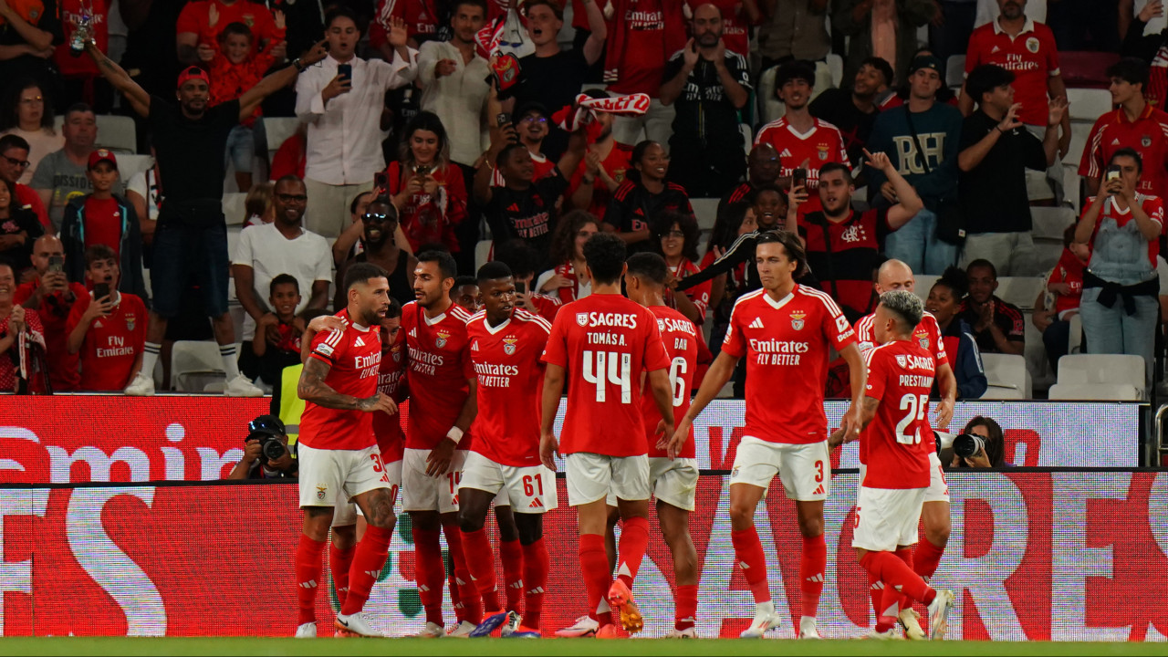 Notas do Benfica-Estrela: Troca triunfal, 'dores de cabeça' e... assobios