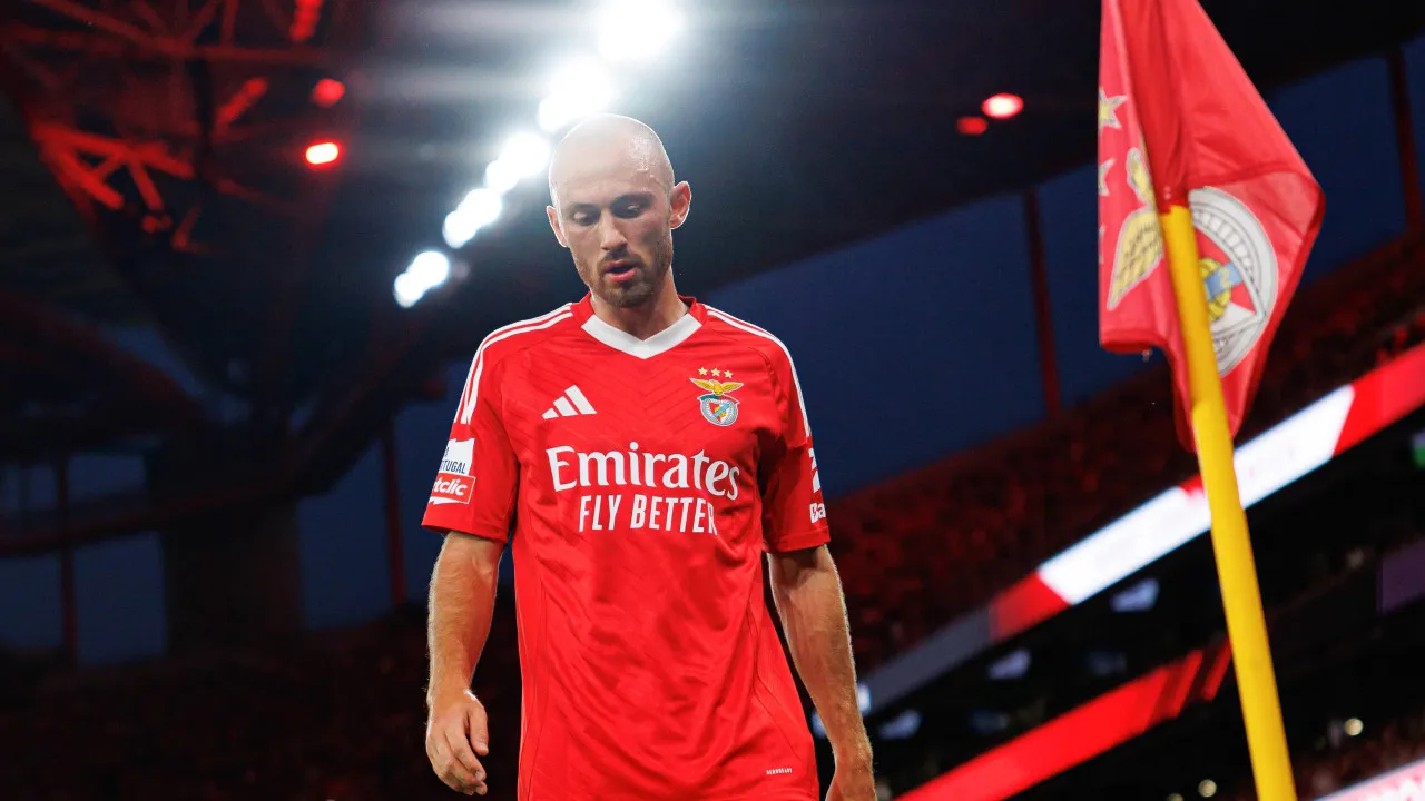 Primeiras imagens do novo equipamento do benfica 'caem' na internet