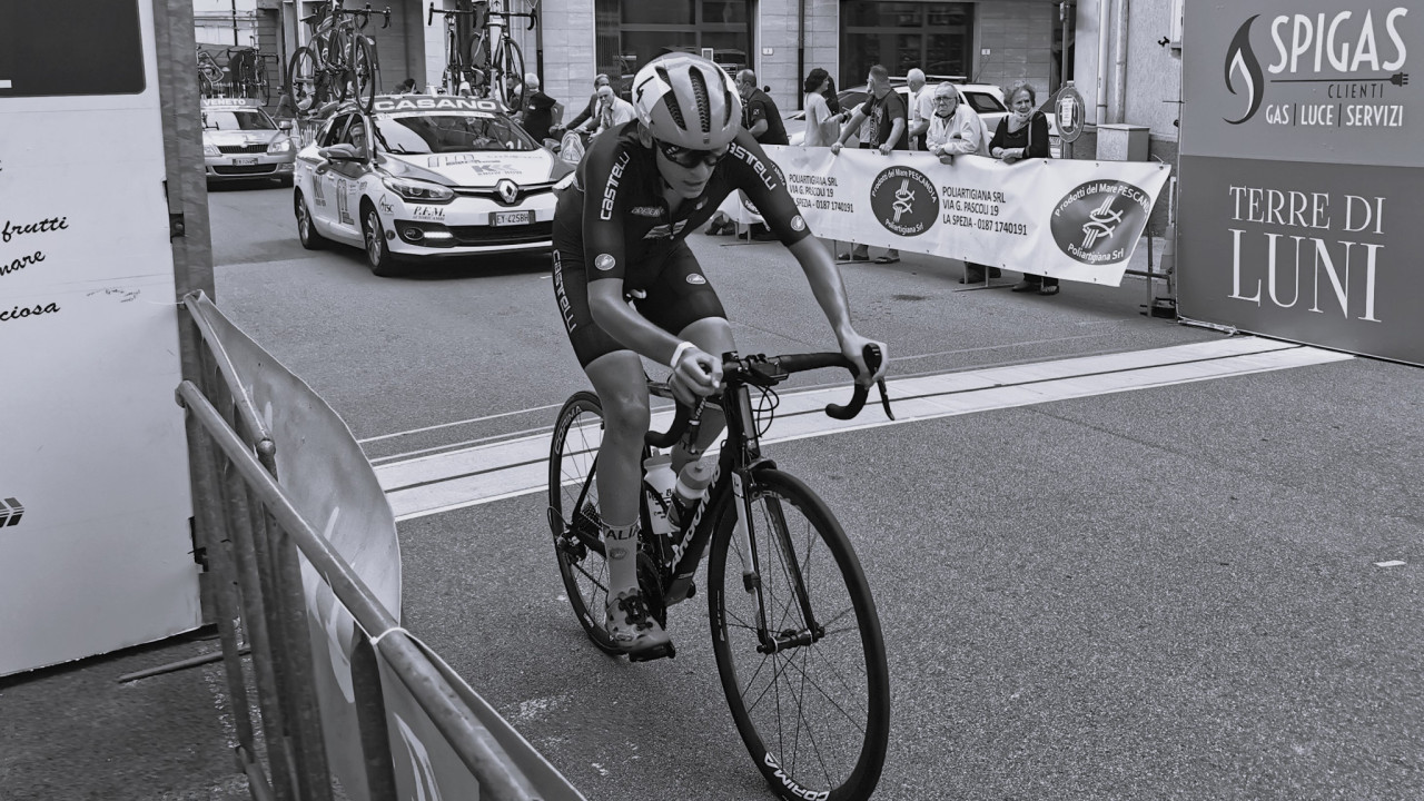 Ciclista italiano morre de súbito em casa. Tinha acabado de fazer 21 anos