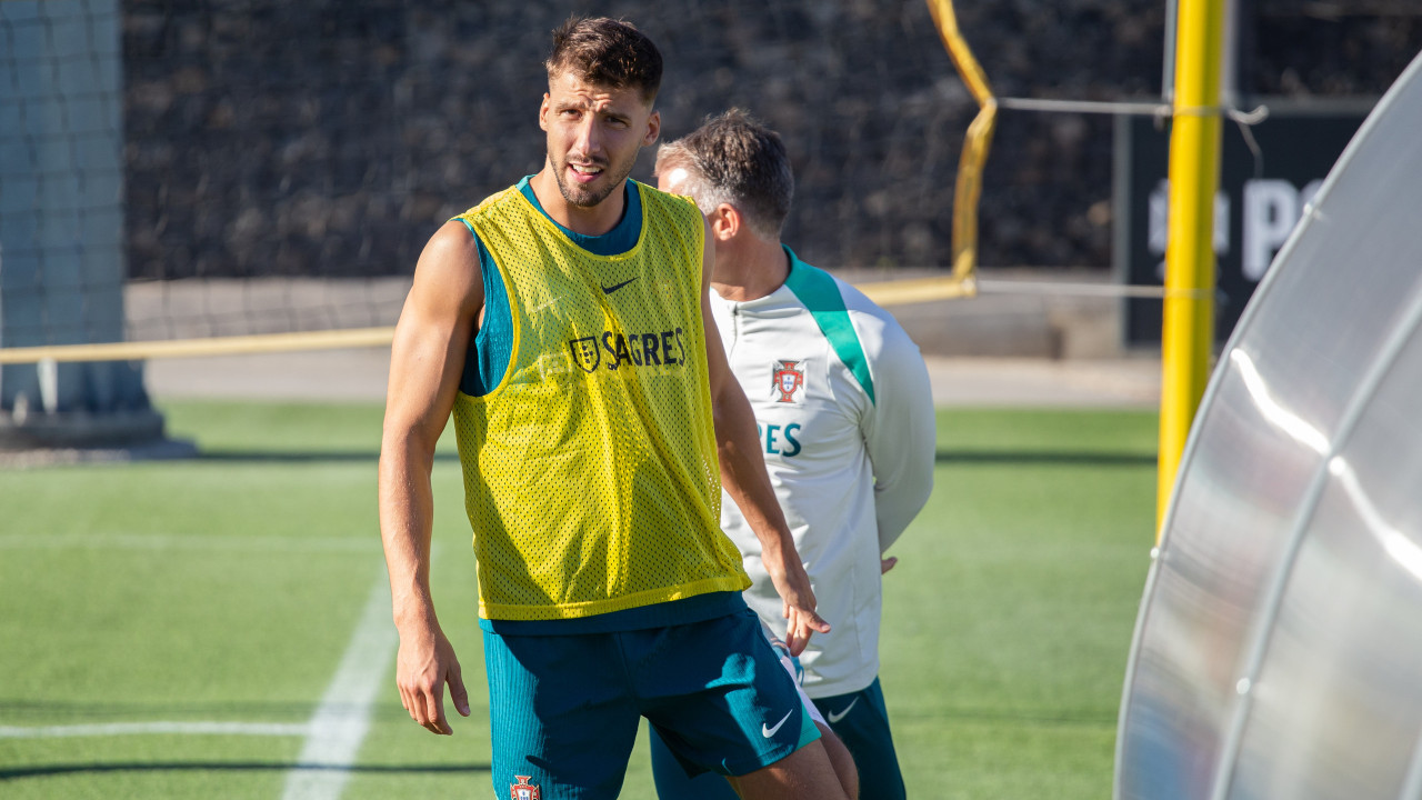 Rúben Dias deixa mensagem a Lage e fala Pepe: 