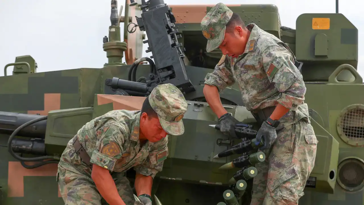 China termina exercícios militares em torno de Taiwan