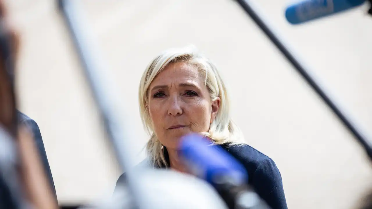 Le Pen nega desvio de fundos do Parlamento Europeu perante tribunal