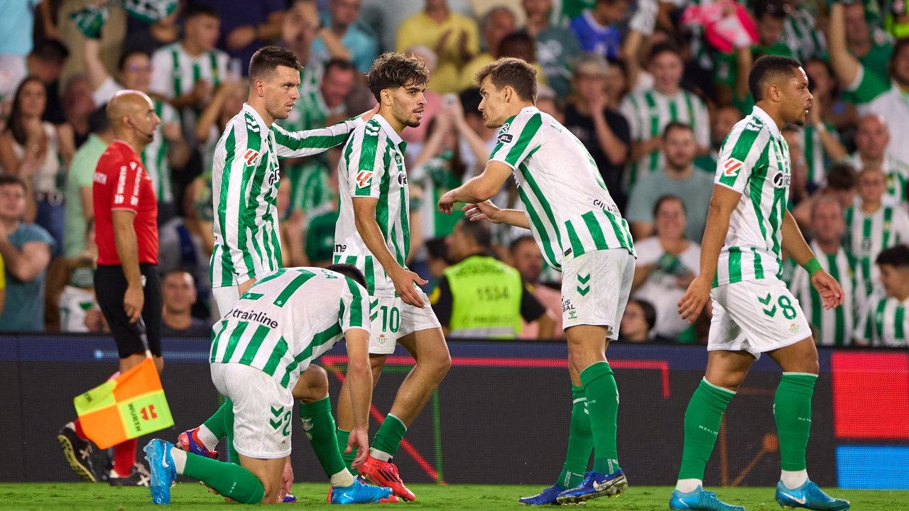 Rui Silva e William Carvalho titulares na vitória do Real Betis